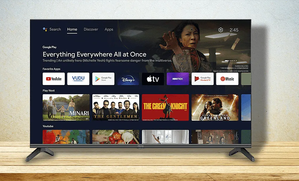 PEAQ okostelevízió Android TV felülettel, streaming alkalmazásokkal és filmajánlókkal a kijelzőn.