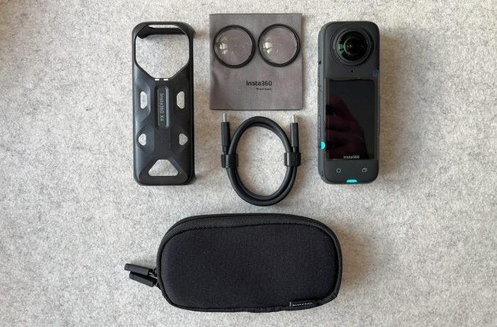 Insta360 X4 akciókamera és tartozékai: védőtok, lencsevédők, USB-C kábel és hordtáska.