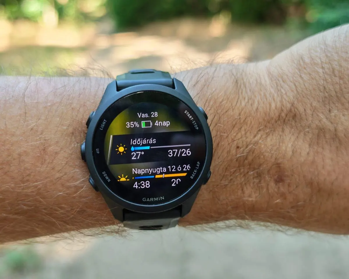GARMIN Forerunner 170 csuklón szemből