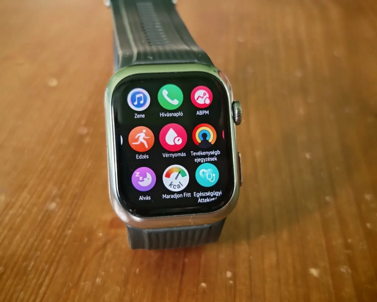 Huawei Watch D2 okosóra - kijelzőjén az alkalmazások ikonjaival