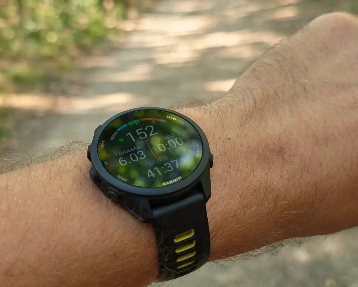 GARMIN Forerunner 170 okosóra, fekete-sárga felvéve
