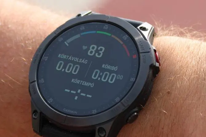Garmin Epix Gen 2 okosóra kijelzője futás közben mért adatokkal