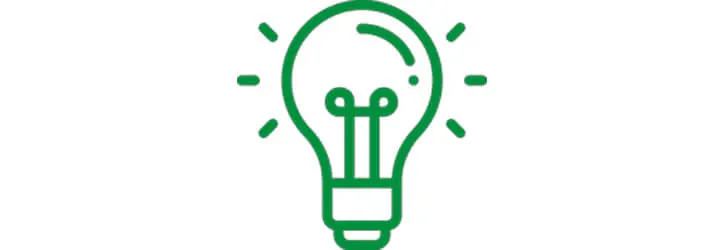 Zöld körvonalas izzó ikonja fehér háttéren, ami az ötlet vagy a világítás szimbóluma.