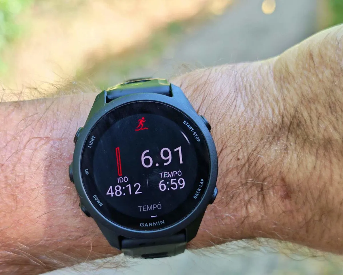 Garmin Forerunner 170 óra csuklón