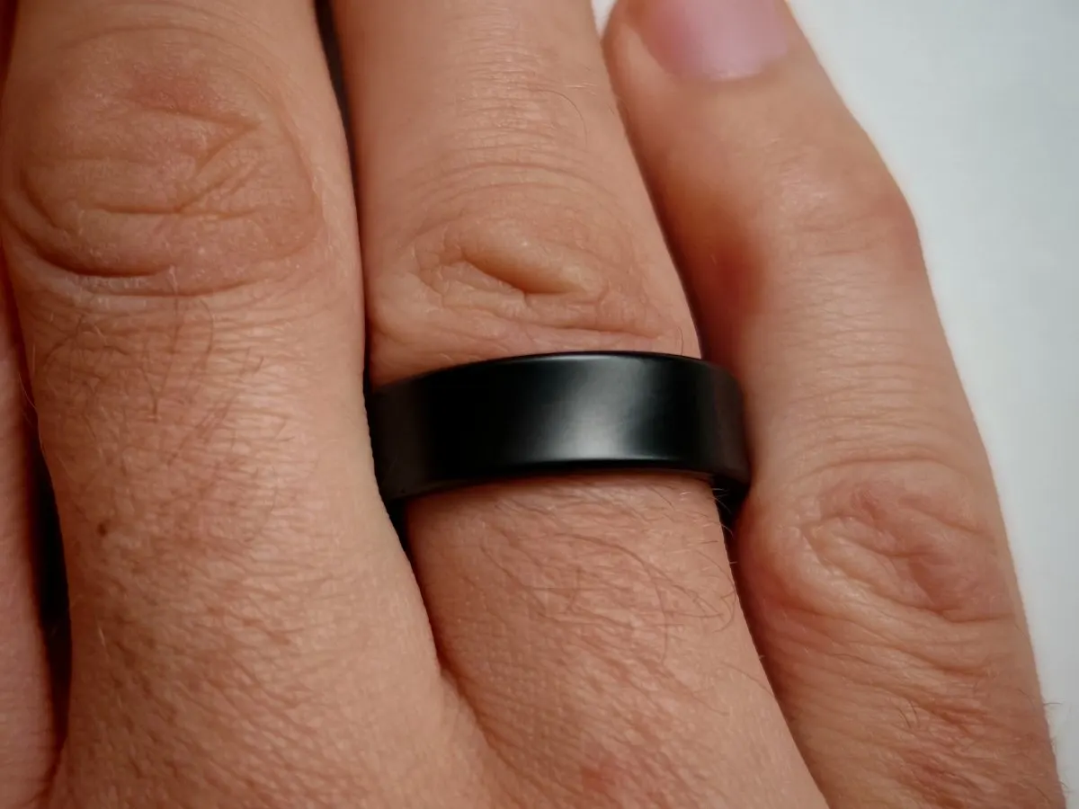 Samsung Galaxy Ring hordva