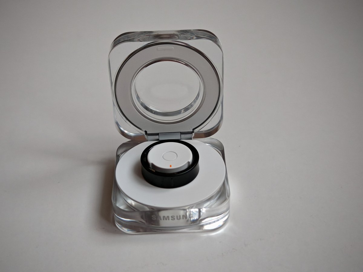 Samsung Galaxy Ring átlátszó dobozban