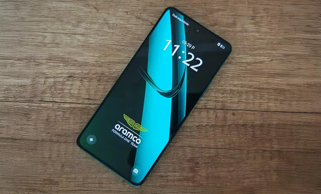 Realme GT 7 szemből