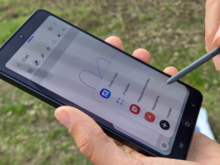 S Pen parancsikon menü használata rajzolás közben egy Samsung Galaxy okostelefon kijelzőjén.