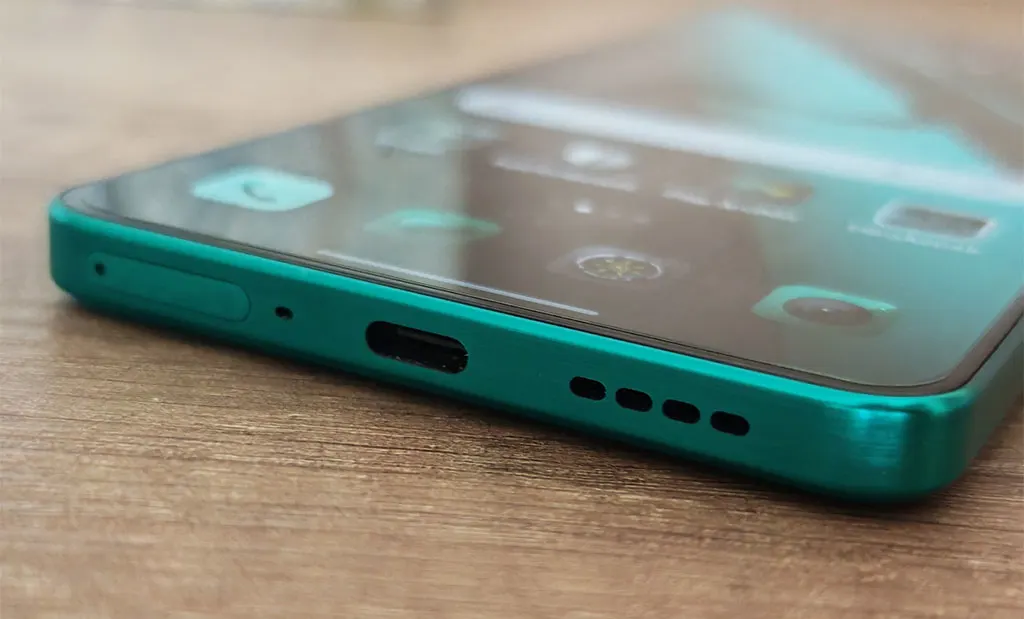 Realme GT 7 töltő port