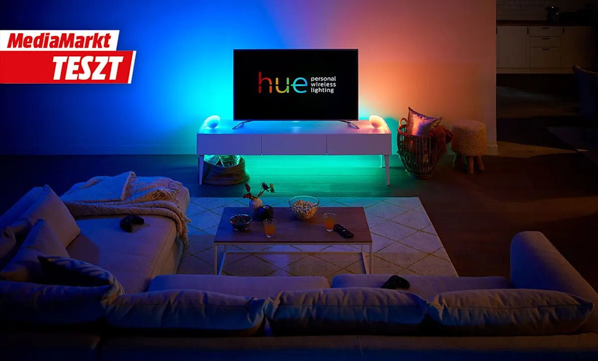 Philips Hue okos világítás teszt egy nappaiban tévével és színes LED háttérvilágítással.