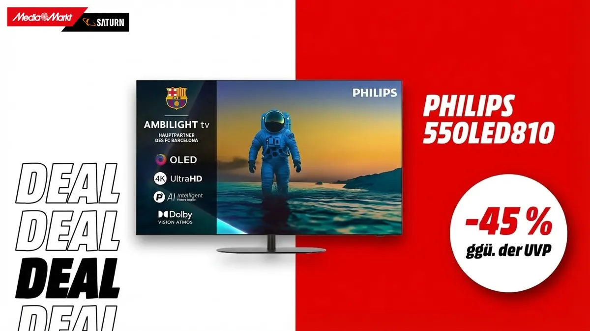 Der Philips 55OLED810 Ambilight TV zeigt ein kontrastreiches Bild in einem Wohnzimmer.
