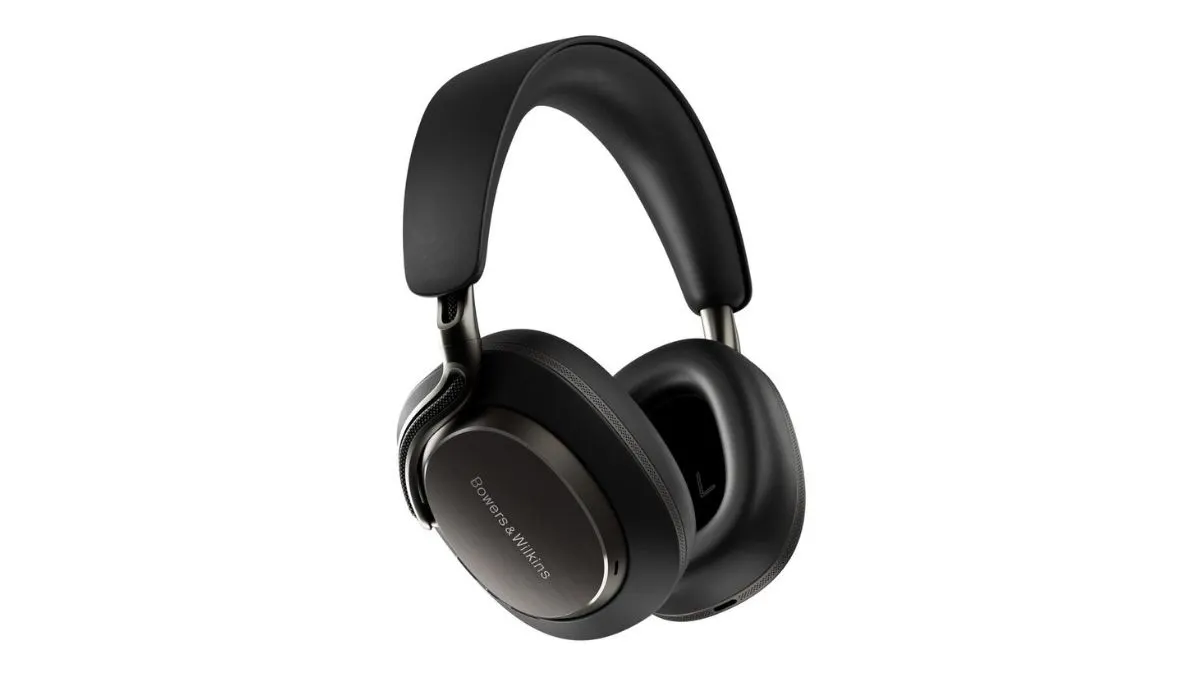 Der Over-Ear-Kopfhörer Bowers & Wilkins Px8 S2 vor weißem Hintergrund.