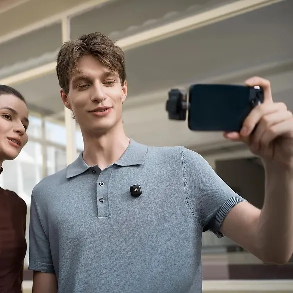 DJI MIC Mini Combo 2 TX+1RX + Charging Case Mikrofon Set im Einsatz