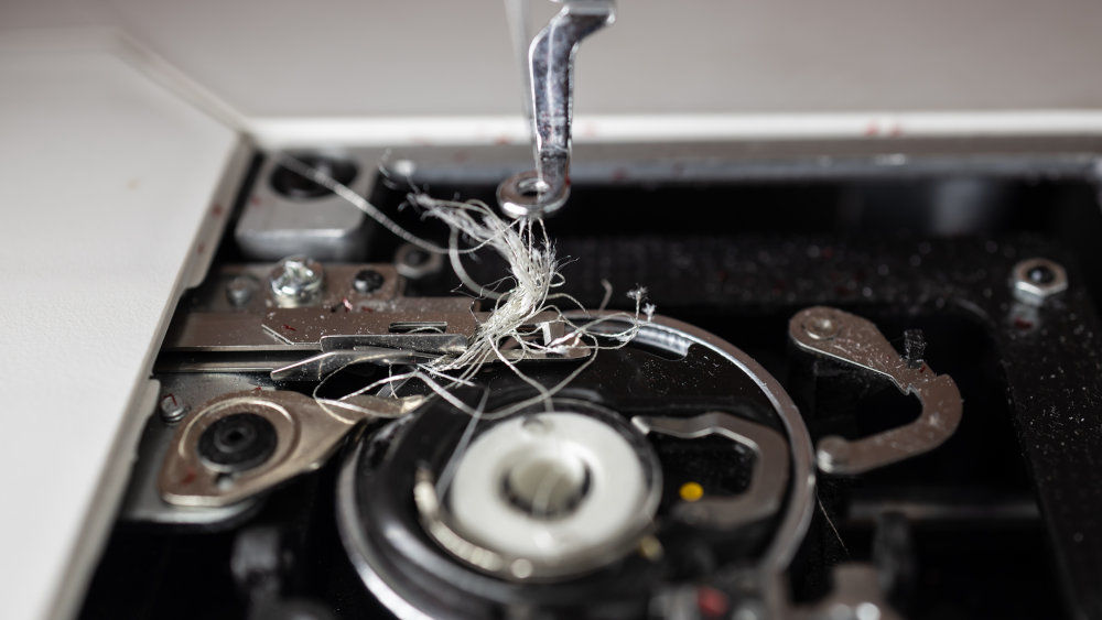 Fadenreste in der Nähmaschine