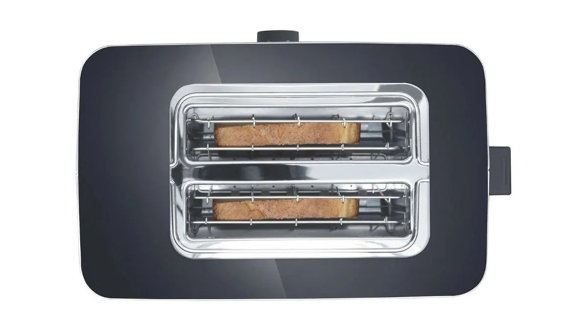 Der Toaster Graef TO62 von oben mit zwei Toasts in den Toastschlitzen vor weißem Hintergrund.