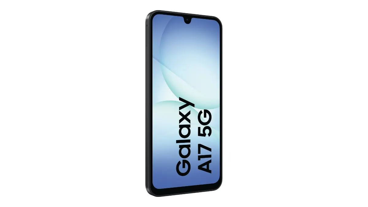 Das Smartphone Samsung Galaxy A17 vor weißem Hintergrund.