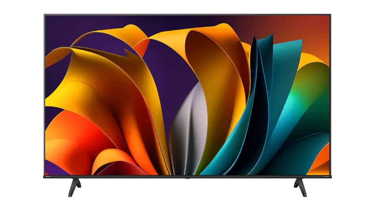 Der Smart-TV Hisense 50A6N vor weißem Hintergrund.