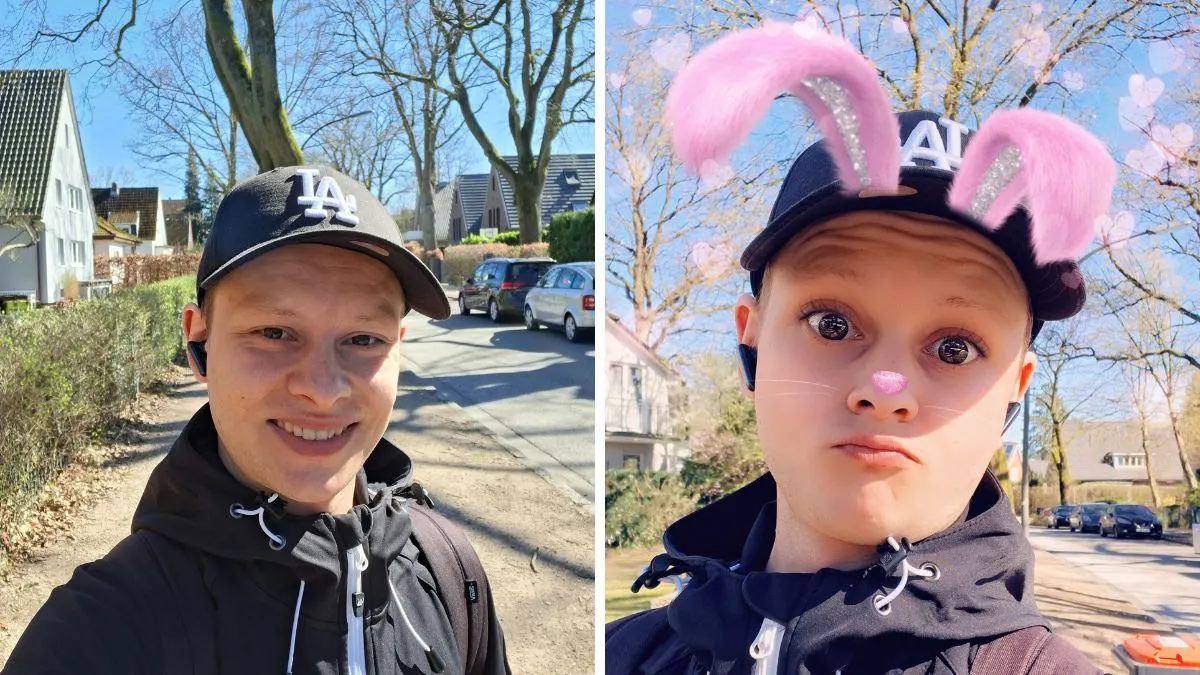 Ein junger Erwachsener mit Kappe und Kopfhörern, einmal lächelnd und einmal mit rosa Hasenohren-Filter, im Freien.