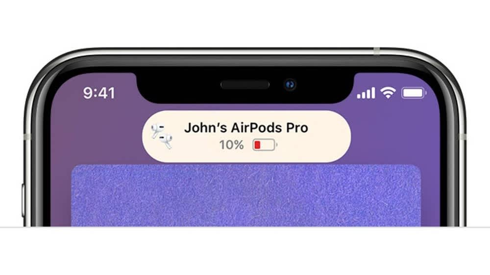 Ein iPhone-Display zeigt den Batterieladestand von AirPods Pro an.