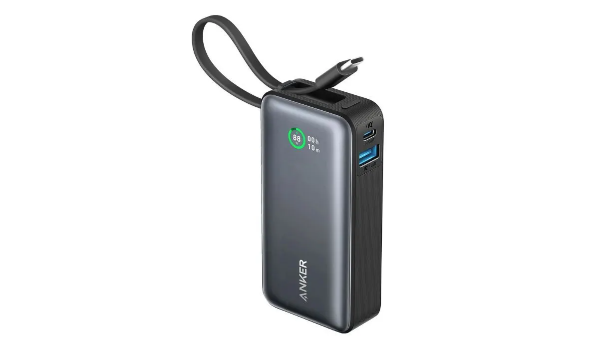 Die Anker Nano Powerbank (A1259) vor weißem Hintergrund.