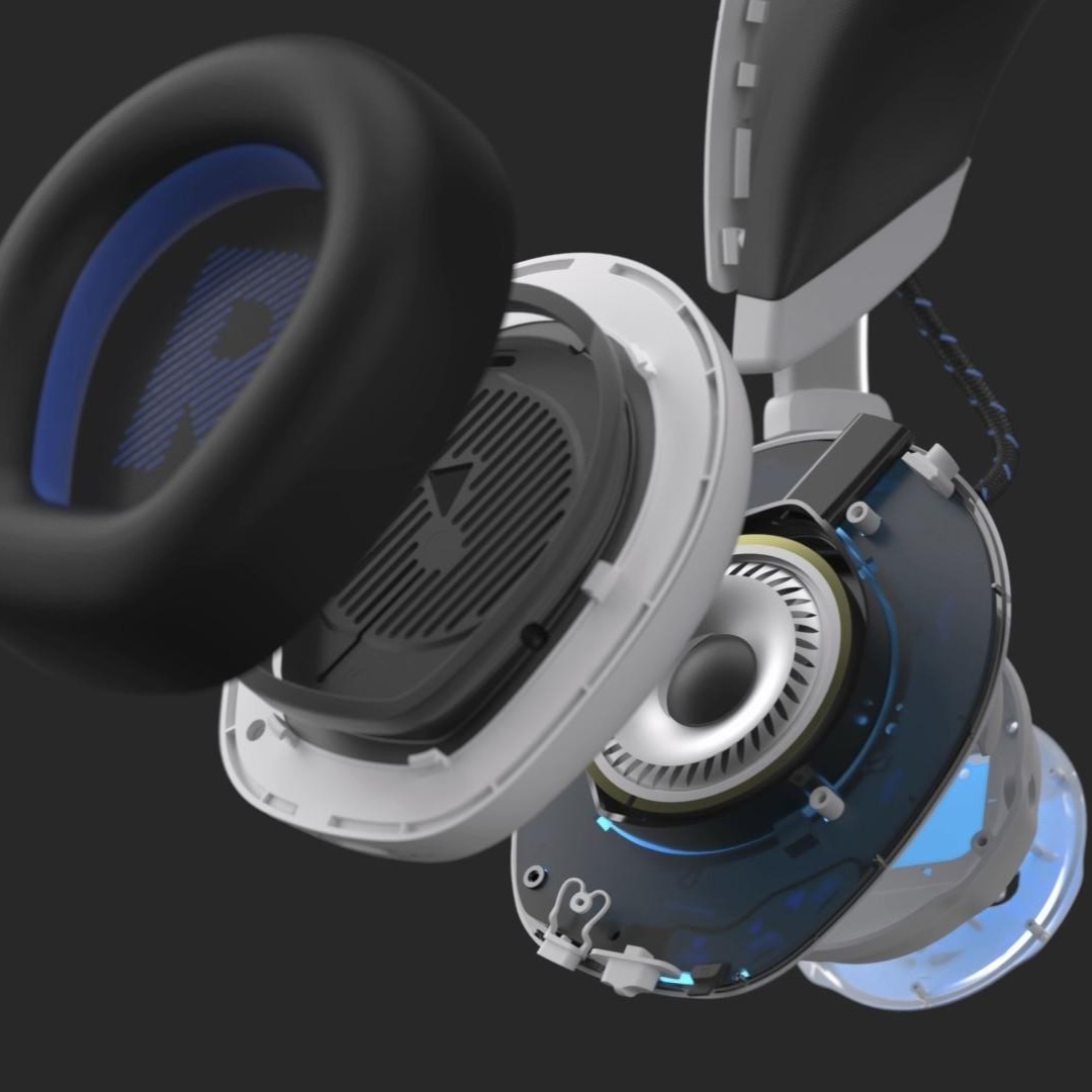 Nahaufnahme eines zerlegten Kopfhörers mit schwarzen, weißen und blauen Akzenten auf grauem Hintergrund.