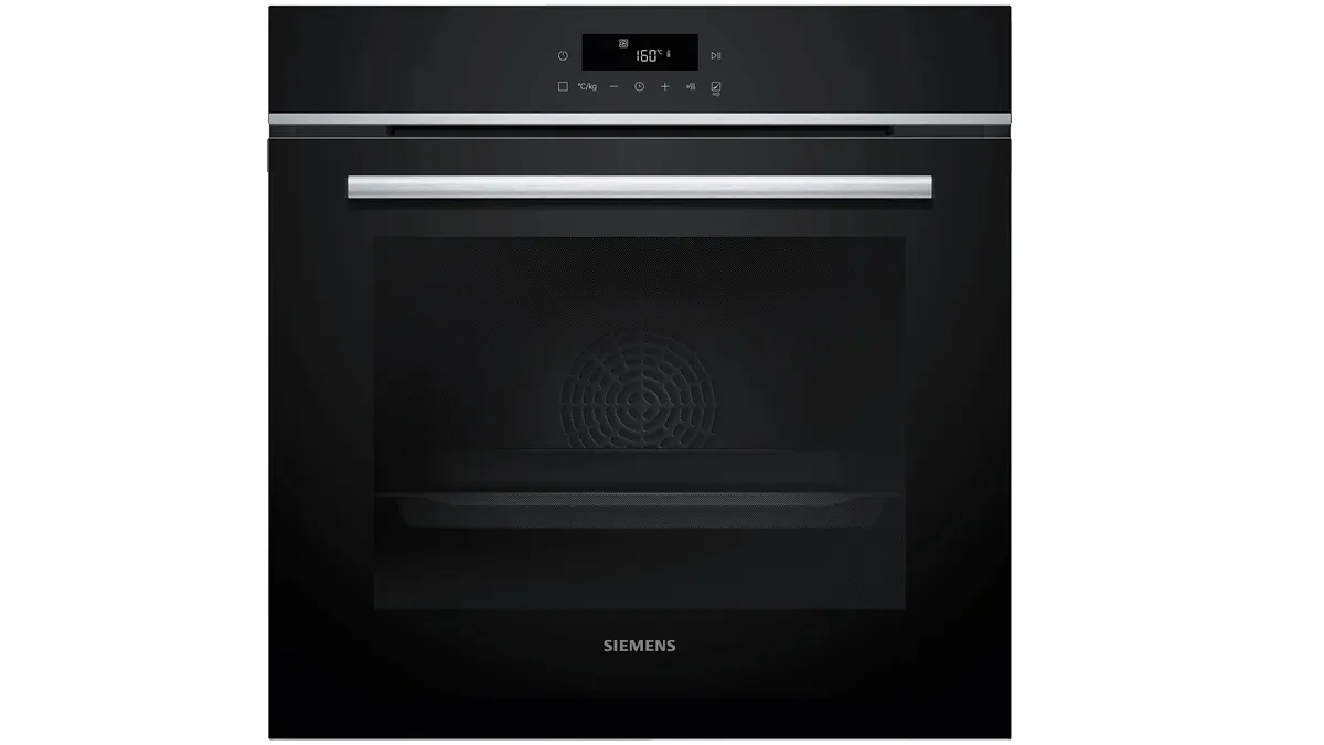 Der Backofen Siemens HB572ABS3 vor weißem Hintergrund.