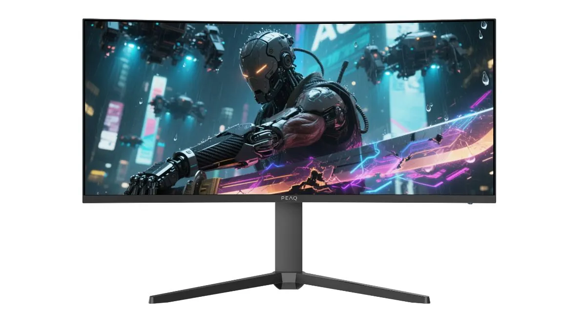 Der Ultrawide-Monitor PEAQ PMO G343-CWQE vor weißem Hintergrund.