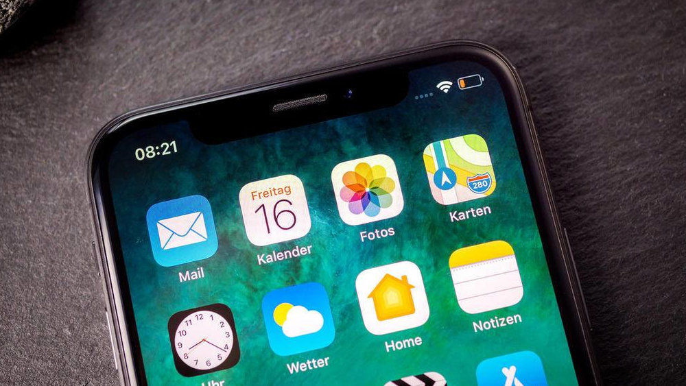 iPhone auf dem Tisch