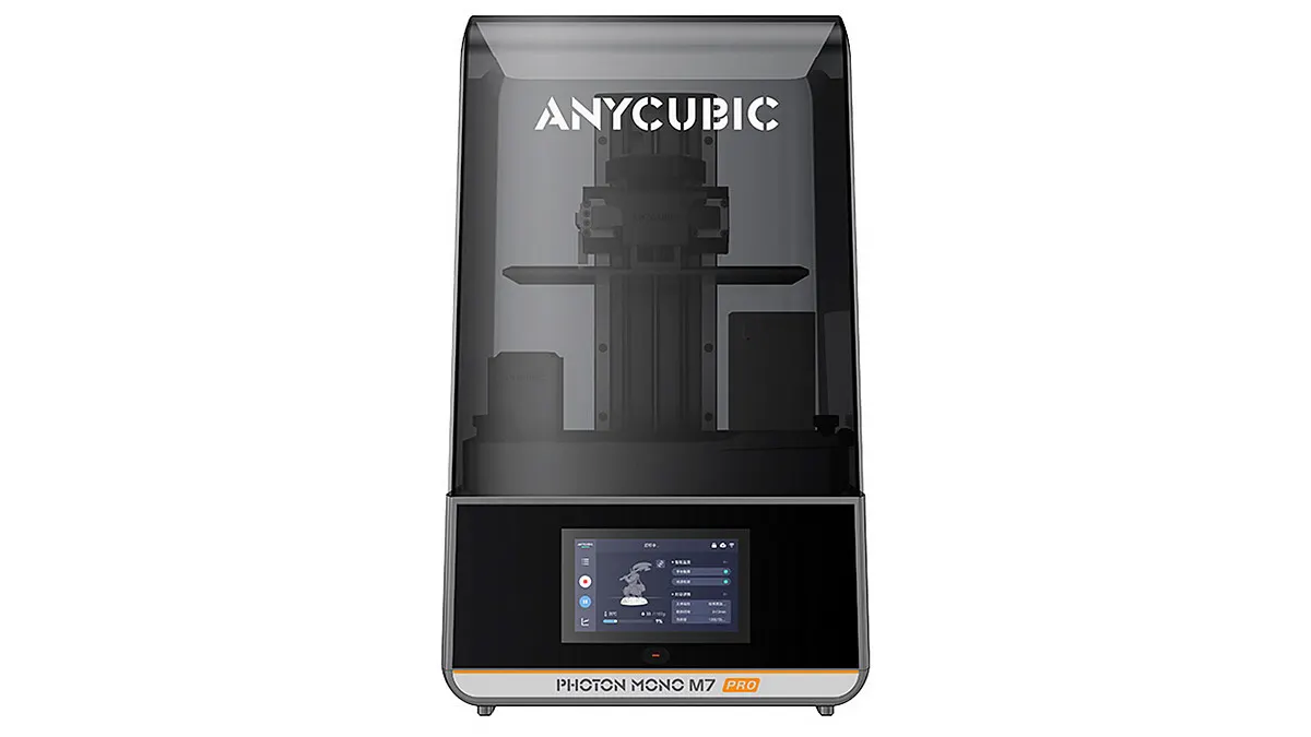 Der 3D-Drucker Anycubic Photon Mono M7 Pro vor weißem Hintergrund.