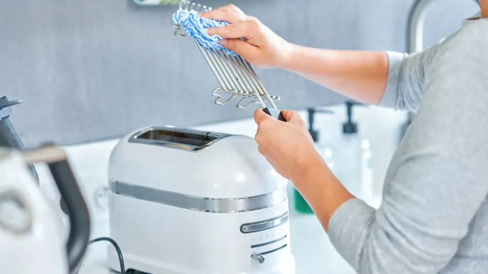 toaster_reinigen_tuch_rost