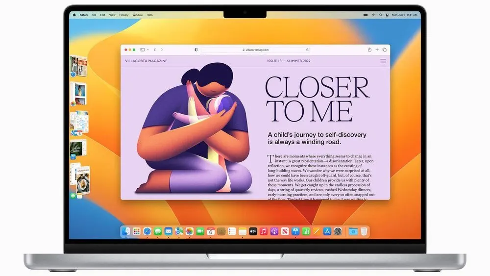 Ein Laptop zeigt ein Magazin mit dem Titel "Closer to Me" vor einem orangefarbenen Hintergrund mit Symbolen.