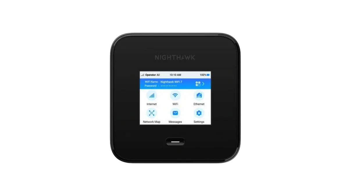Der 5G-Router Netgear Nighthawk M7 Pro vor einem weißen Hintergrund.