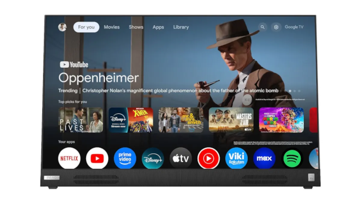 Der Fernseher PEAQ PTV 32GF-5025C-B vor einem weißen Hintergrund.