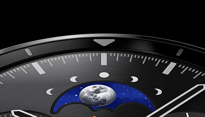 SAMSUNG Galaxy Watch 8 40 mm Smartwatch Kautschuk, 130-180 mm, Graphite Eine Nahaufnahme eines Computer-Mikrochips strahlt ein lebhaftes türkisfarbenes Leuchten aus, das sich kontrastierend vor einem dunklen Hintergrund abhebt.