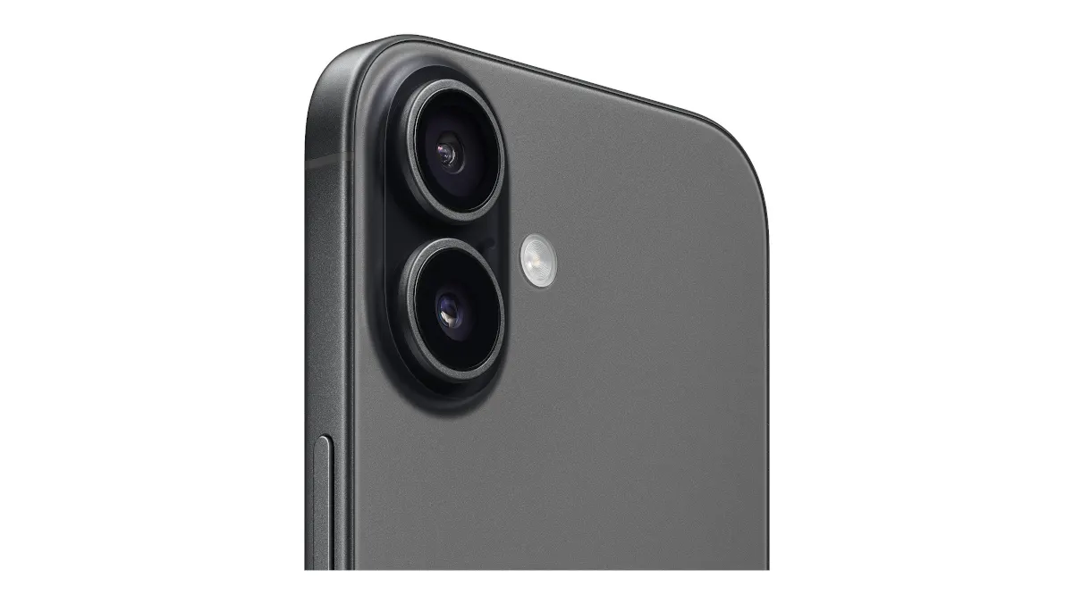 Das Kameramodul auf der Rückseite eines schwarzen iPhone 17 im Fokus.