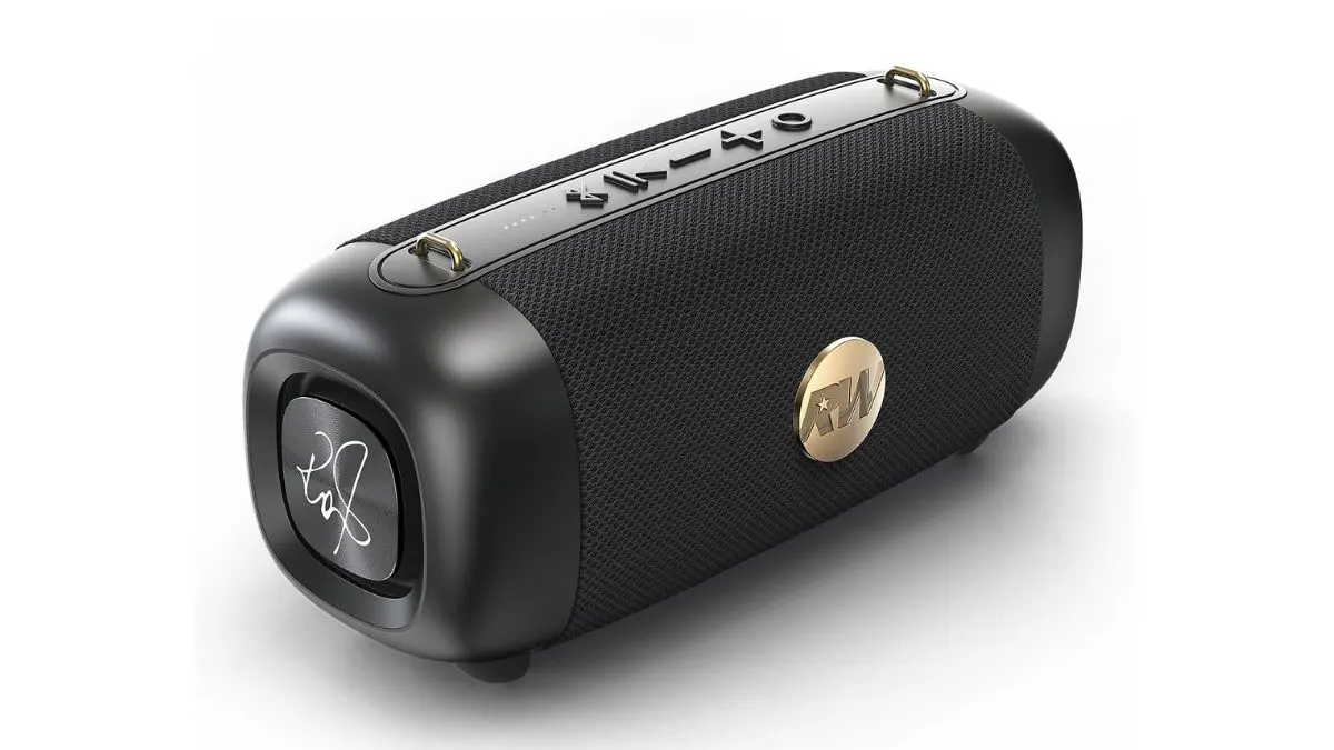Der Bluetooth-Lautsprecher PEAQ Iconic Vibe 1 PPA 405-RW vor weißem Hintergrund.