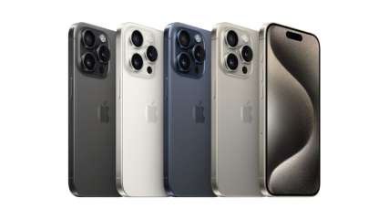 Die iPhone-15-Pro-Modelle nebeneinander.