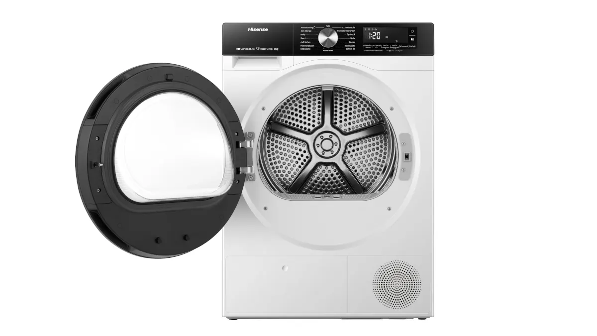 Der Wärmepumpentrockner Hisense DH3S802BW3 mit geöffneter Tür vor einem weißen Hintergrund.