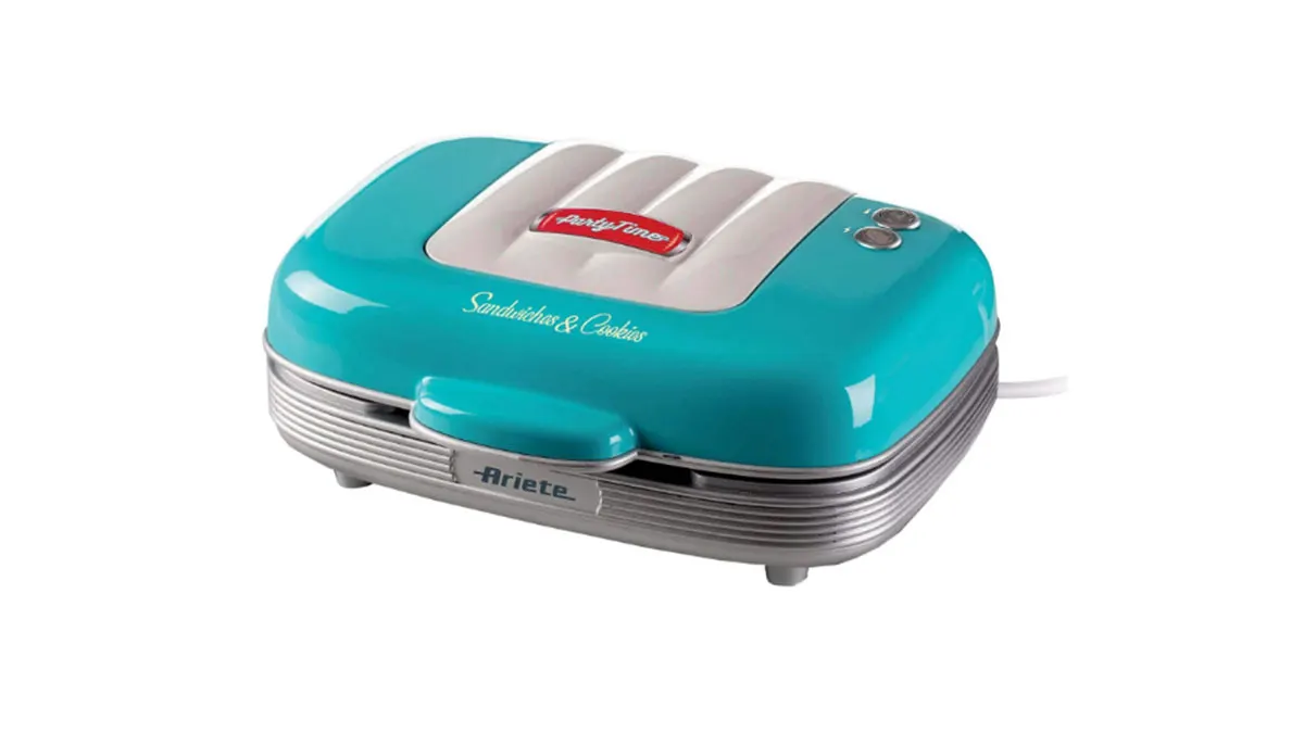 Der Sandwichmaker Ariete 1972-BL Sandwiches & Cookies Party Time blue 3-in-1 auf weißem Hintergrund.