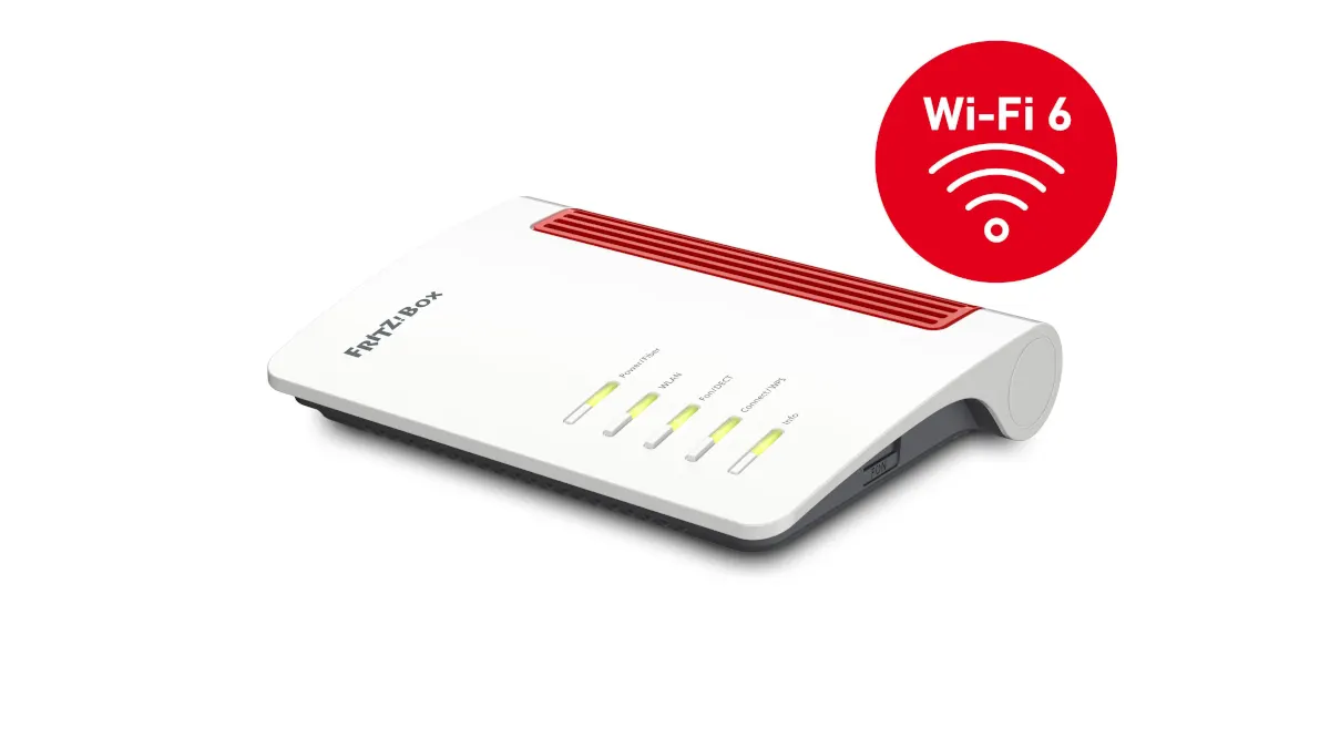 Der Glasfaser-Router Fritzbox 5530 vor einem weißen Hintergrund. Über dem Router ein WLAN-Symbol und die Beschriftung „Wi-Fi 6“.