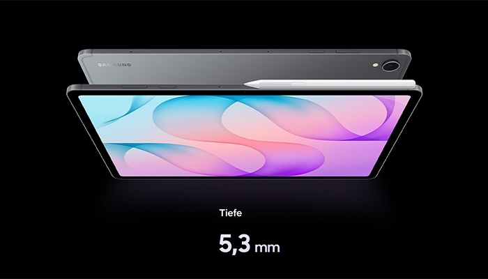 Das Samsung Galaxy Tab S12+ in Grau mit S Pen. Vorder- und Rückseite zeigen das besonders schlanke Design mit nur 5,3 mm Tiefe.
