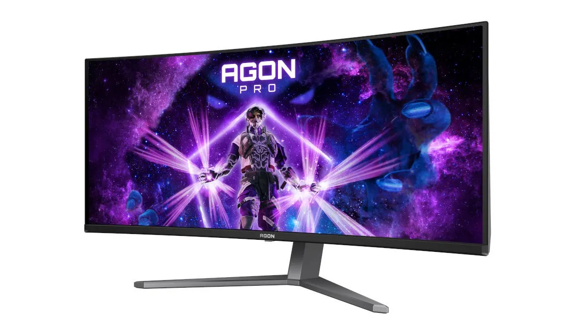 Der Curved-Monitor AOC AG346UCD steht vor weißem Hintergrund.