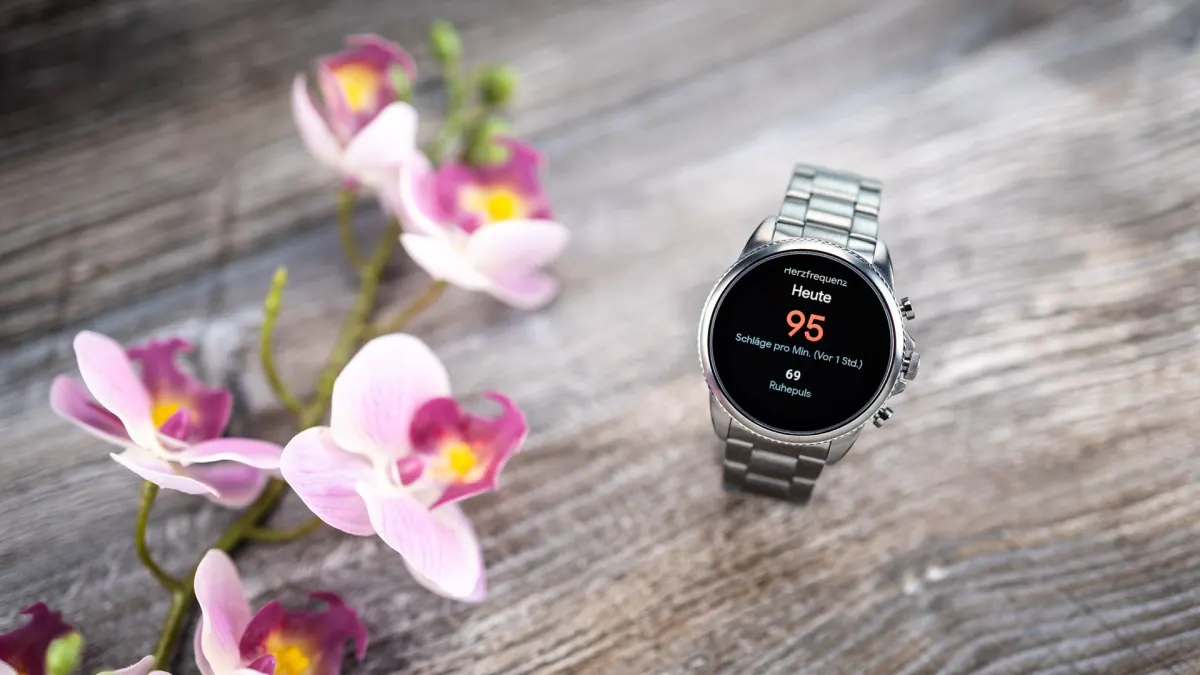 Die Fossil Gen 6 zeigt die Herzfrequenz an.