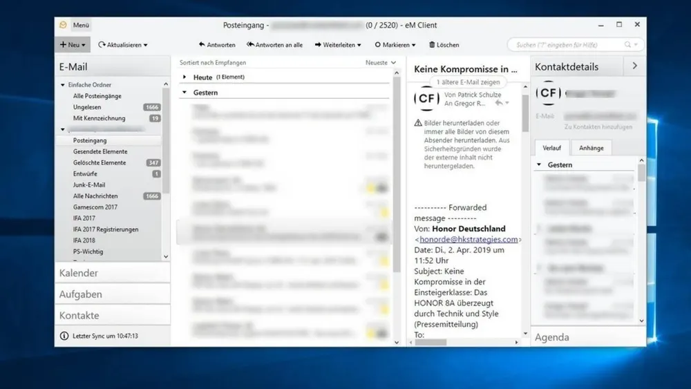 Ein geöffnetes E-Mail-Programm mit Menüs, Posteingang, Kalender und Kontakten. E-Mails von gestern und heute sind sichtbar.