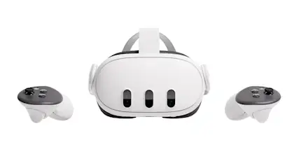 Ein weißes VR-Headset mit drei schwarzen Sensoren und zwei Controllern auf einem weißen Hintergrund.