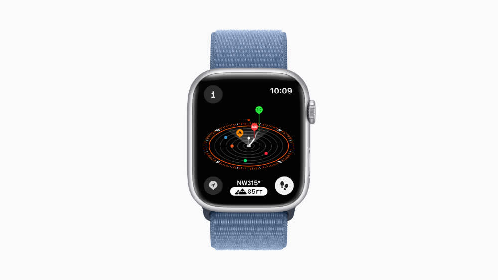 Die Apple Watch Series 9 mit geöffneter Kompass-App und 3D-Wegpunkten.