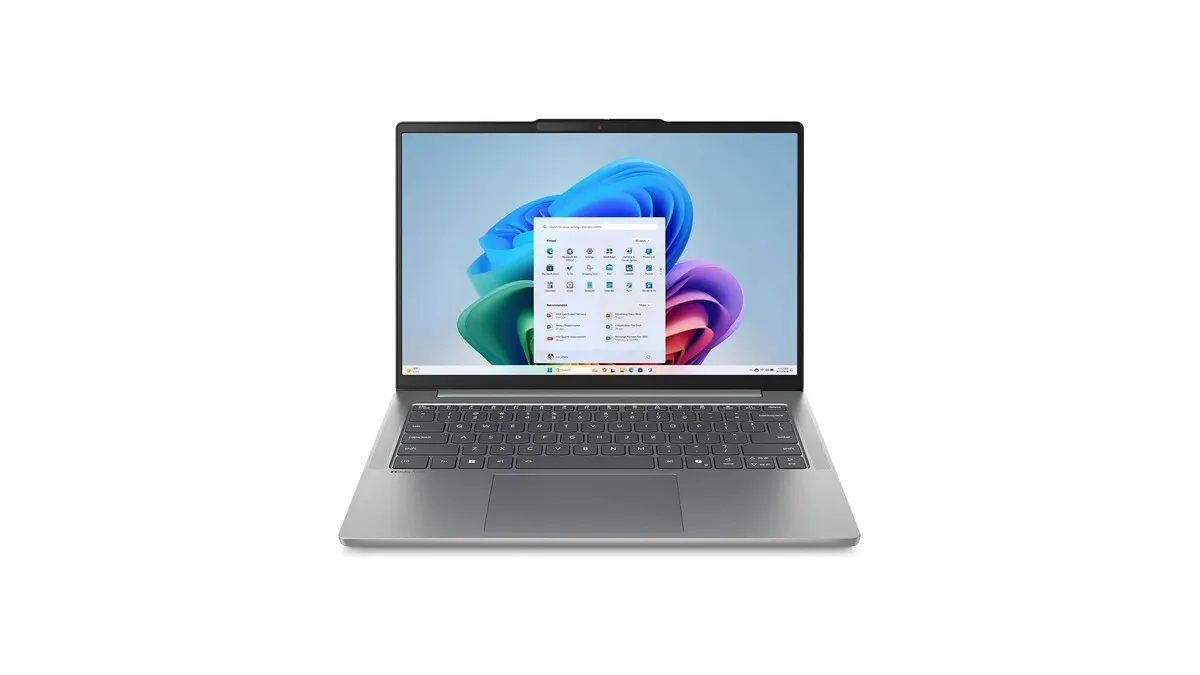 Der Lenovo IdeaPad Slim 5 vor weißem Hintergrund.