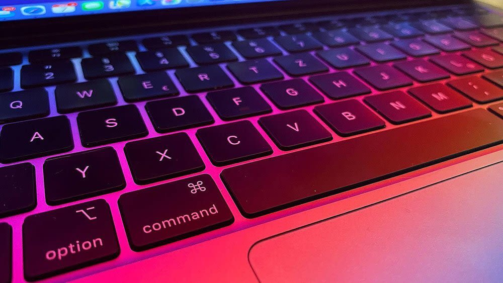 Farbig beleuchtete MacBook-Tastatur