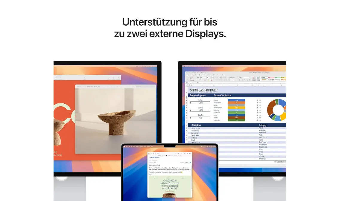 Zwei Monitore zeigen offene Fenster mit Tabellenkalkulationen und ein Laptop mit einer Website ist in der Mitte zu sehen.