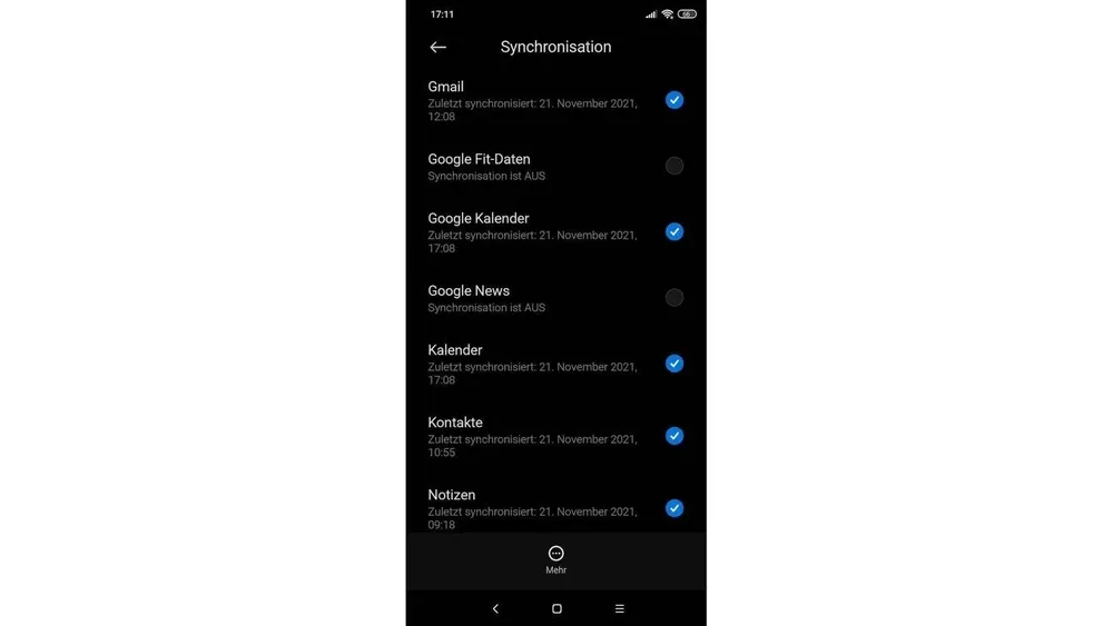 Dunkler Bildschirm zeigt Synchronisationseinstellungen für Apps wie Gmail, Google Kalender, Kontakte und Notizen mit Datumsangaben.